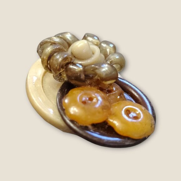 Vintage Floral Beaded Brooch With Amber & Cream Tones Resin & Plastic Materials - Picture 4 of 4